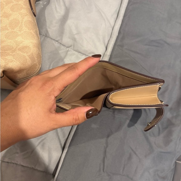 Coach Beige and Brown Shoulder Bag + matching wallet - Picture 5 of 8